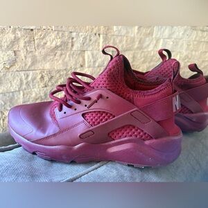 Nike Men's Air Huarache Size 12 “Team Red” Burgundy